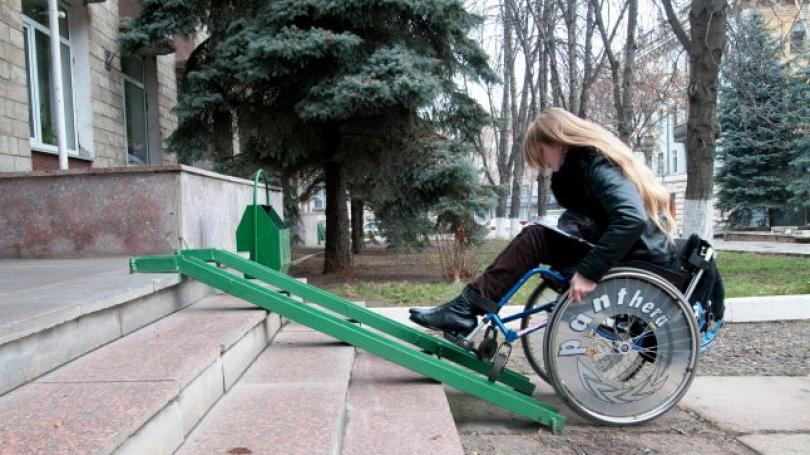 Studenţii cu dizabilităţi ţinuţi la uşa universităţilor